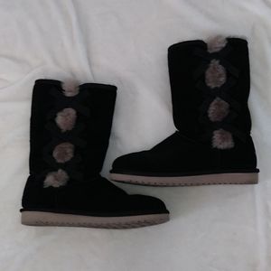 Black fuzzy kookaburra Uggs